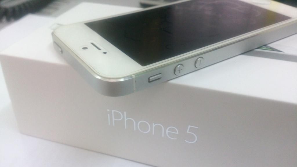 Cho ra đi 1 em ip5 quốc tế màu trắng fullbox zin đến 2 con ốc - 2